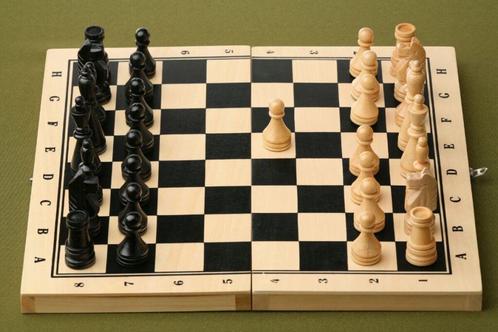 Caro-Kann Defense : Advanced, Classical, Exchange, Panov & Karpov Variations  – Maroon Chess